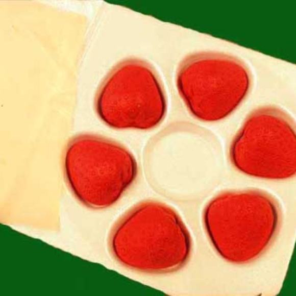 AVON RARE 22K GOLD TRIM 1978 STRAWBERRY PLATE & 6 ORIGINAL STRAWBERRY SHAPED - Picture 2 of 6